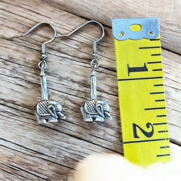 Silver Tone Elephant Earrings and Pendant Set *NWT* - Picture 3 of 5